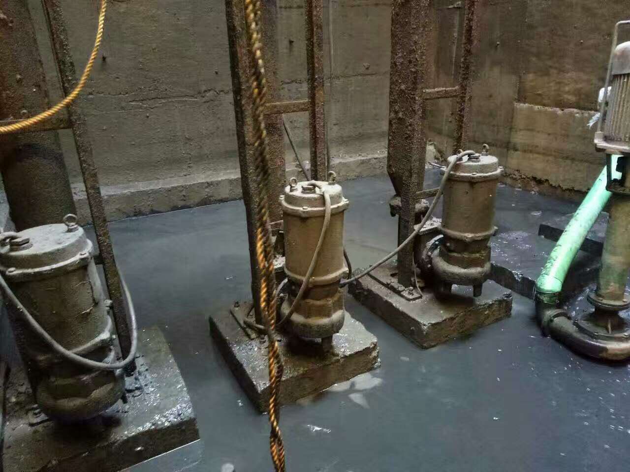 北流污水池清理