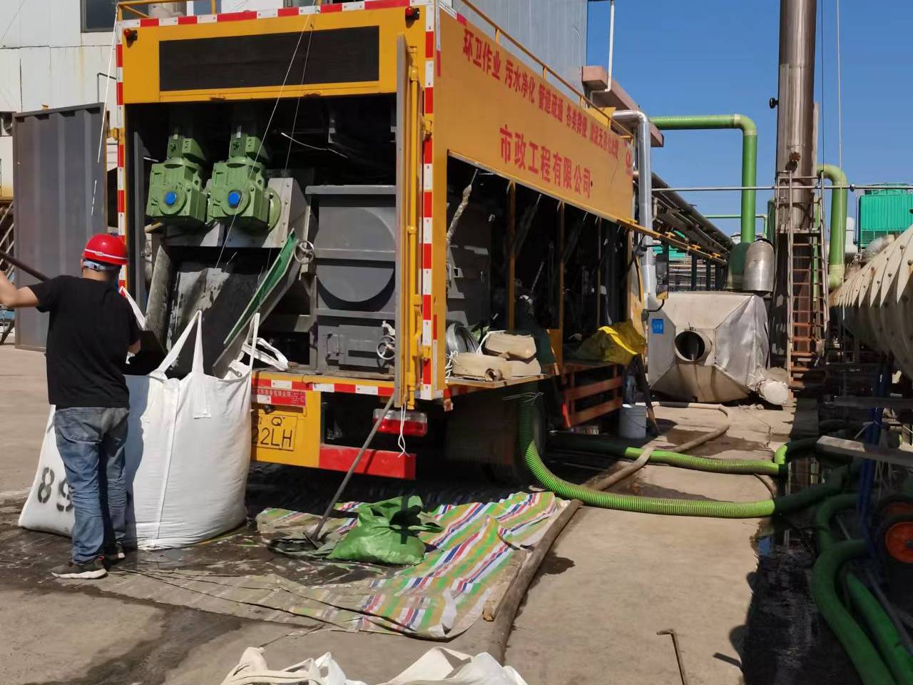 北流淤泥压干处理